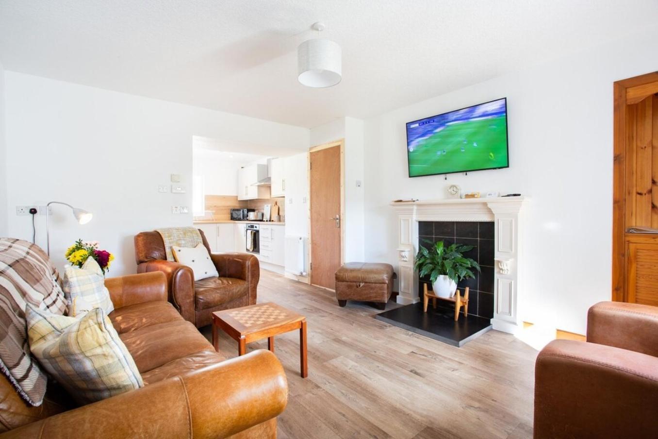 Mike'S 3-Bedroom Countryside Cottage アルネス エクステリア 写真