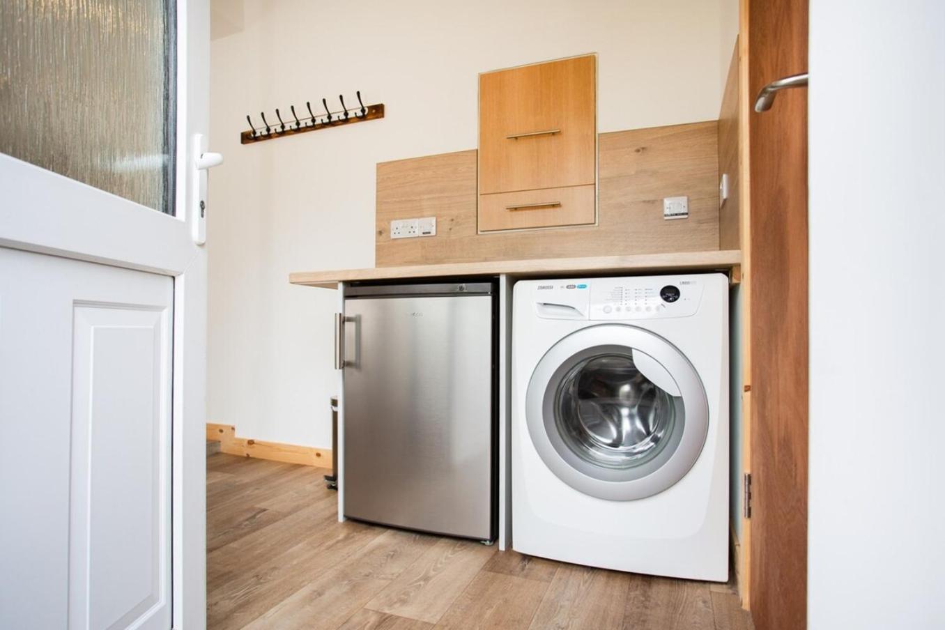 Mike'S 3-Bedroom Countryside Cottage アルネス エクステリア 写真